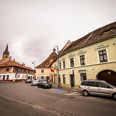 Jules' Sunny, Spacious And Central Apartment Сибиу Экстерьер фото